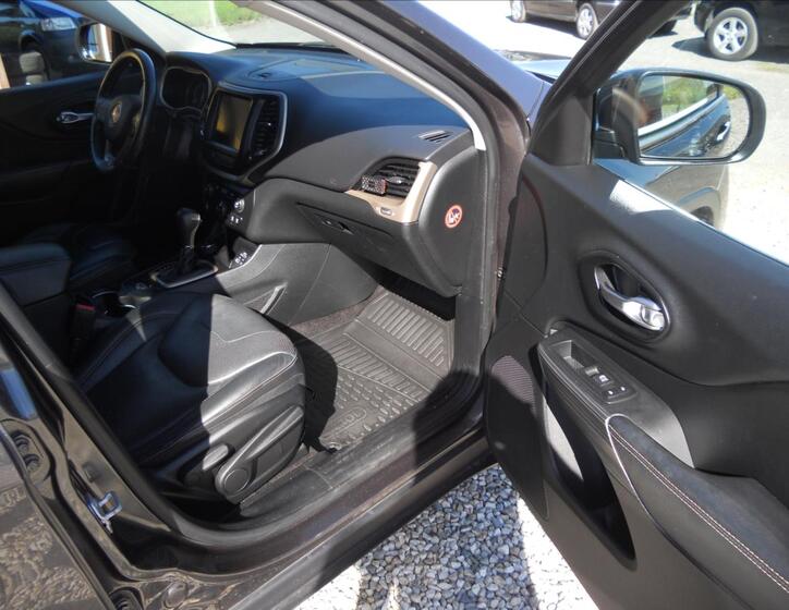 Jeep Cherokee 20