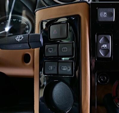 Land Rover Defender 20