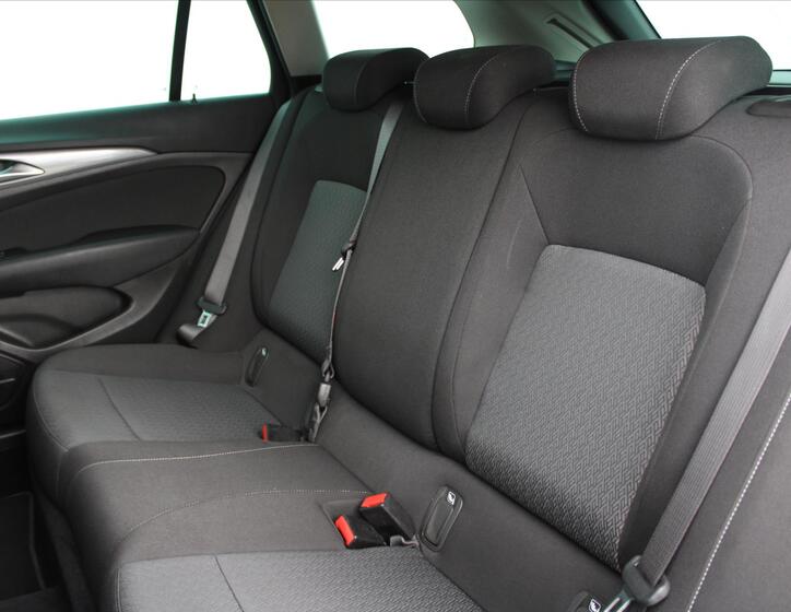 Opel Insignia 11