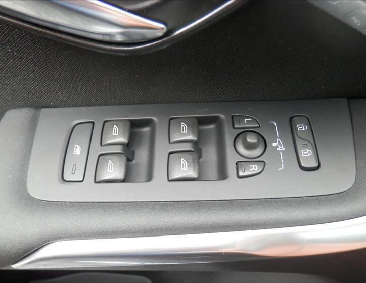 Volvo V40 25