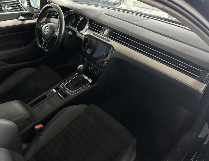 Volkswagen Passat 9