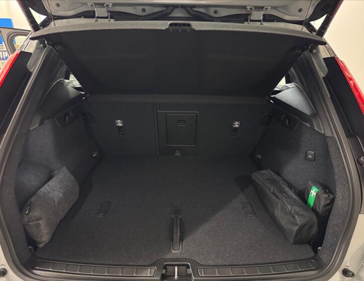 Volvo XC40 12