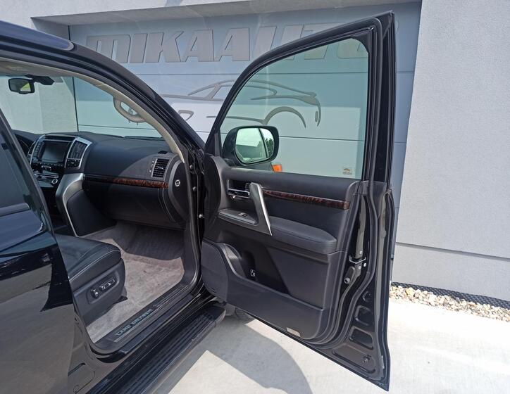 Toyota Land Cruiser 30