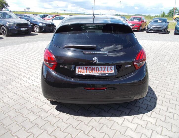Peugeot 208 10