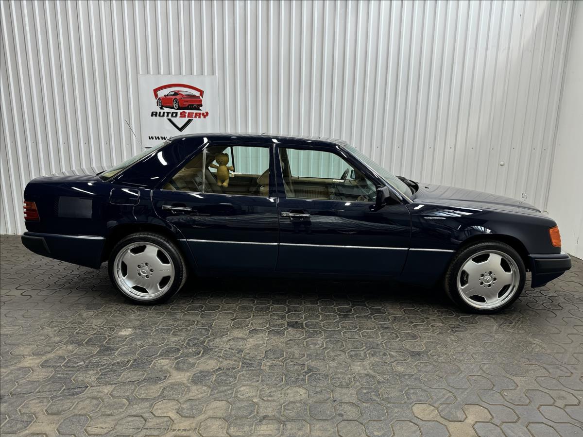 Mercedes-Benz 124