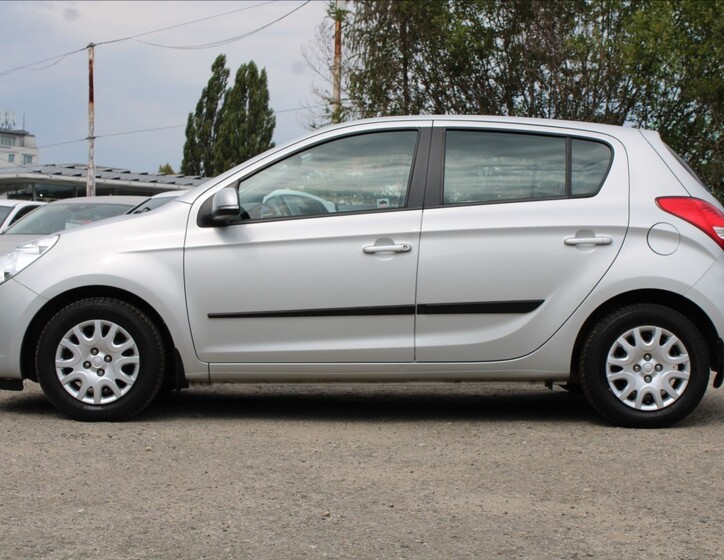Hyundai i20 8