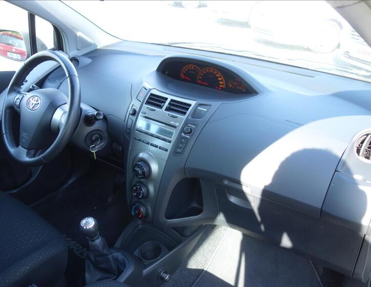 Toyota Yaris 12