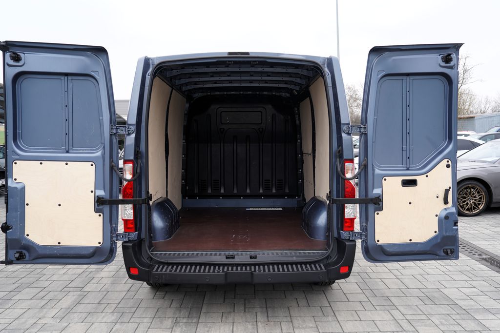 Nissan NV400