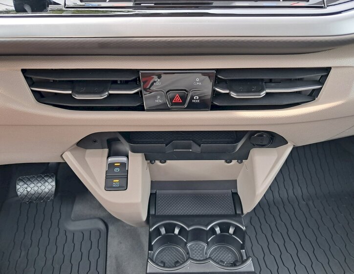 Volkswagen Multivan 14