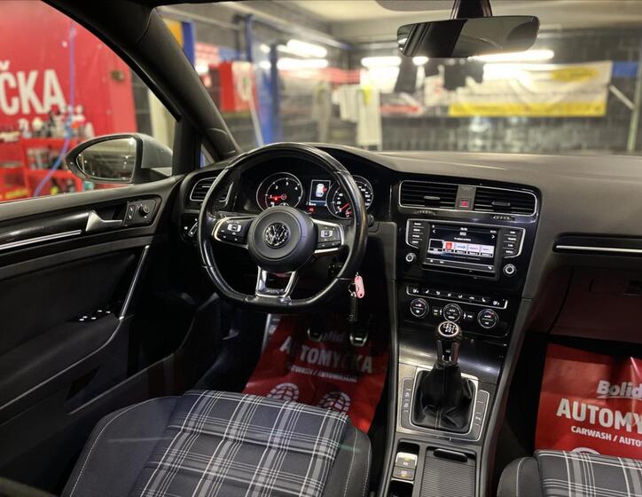 Volkswagen Golf 28