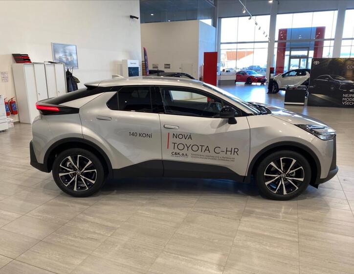 Toyota C-HR 4