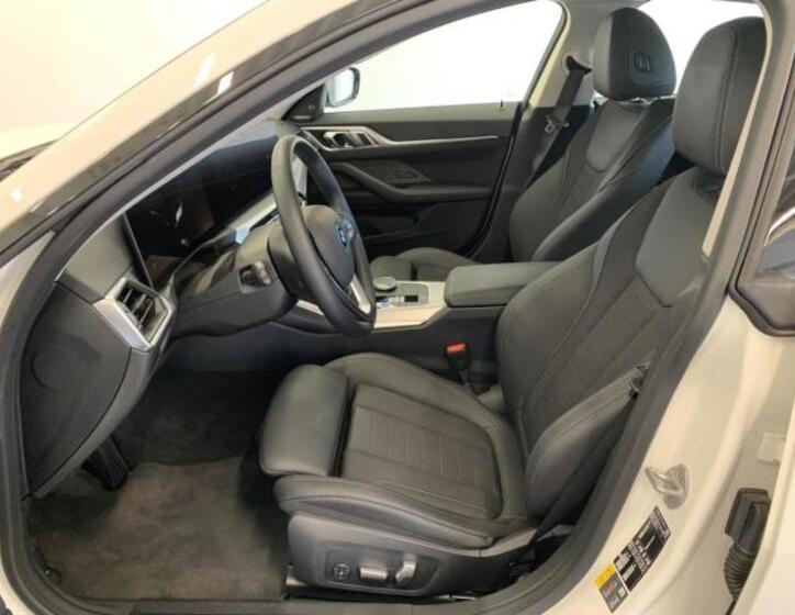 BMW i4 12