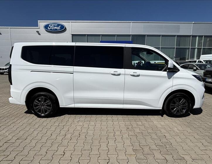 Ford Tourneo Custom 6