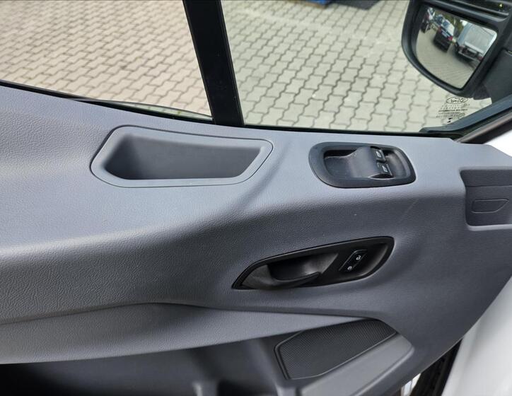 Ford Transit 8