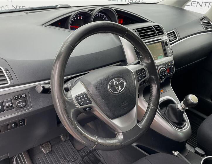 Toyota Verso 12