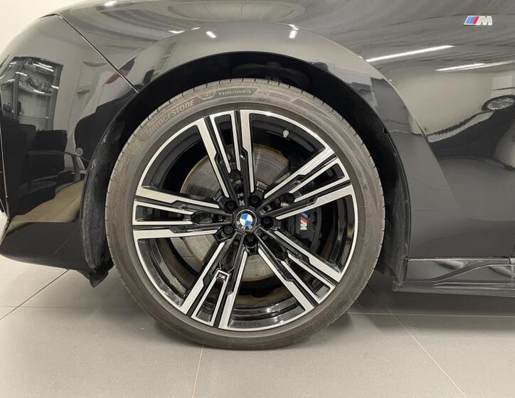 BMW i7 4
