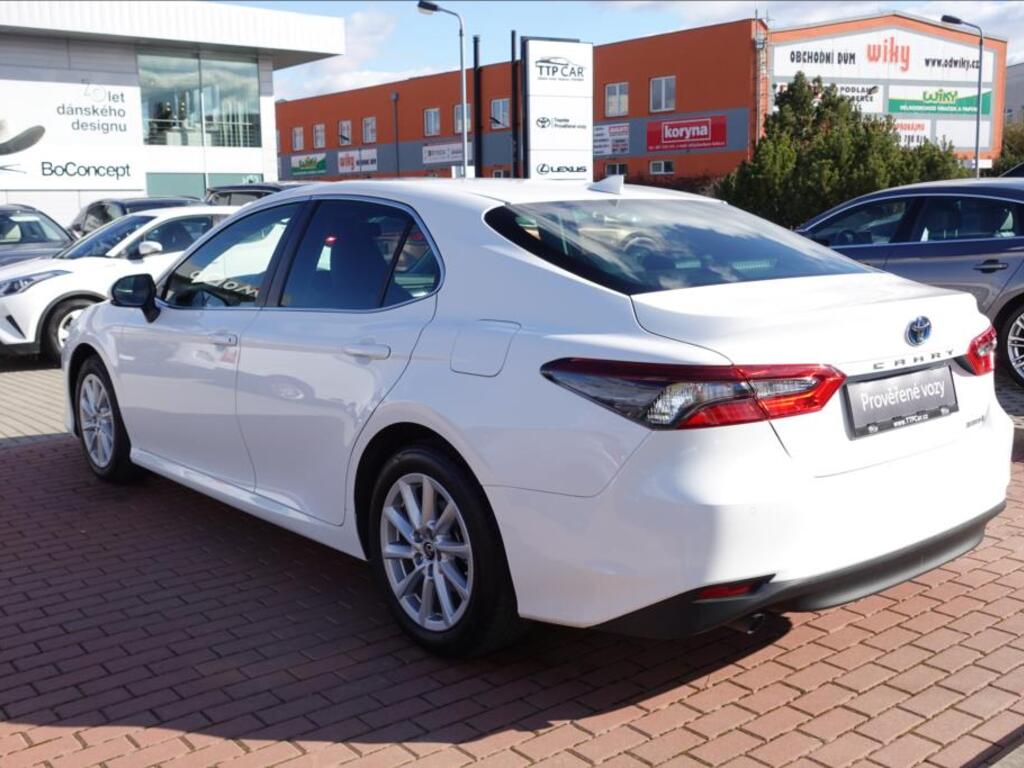 Toyota Camry 6