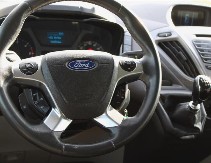 Ford Tourneo Custom 13
