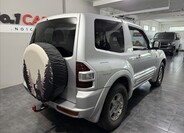 Mitsubishi Pajero 5
