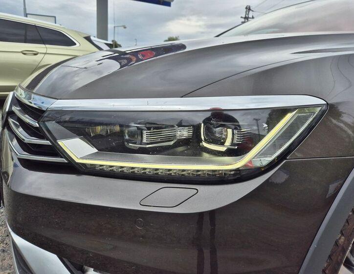 Volkswagen Passat 9