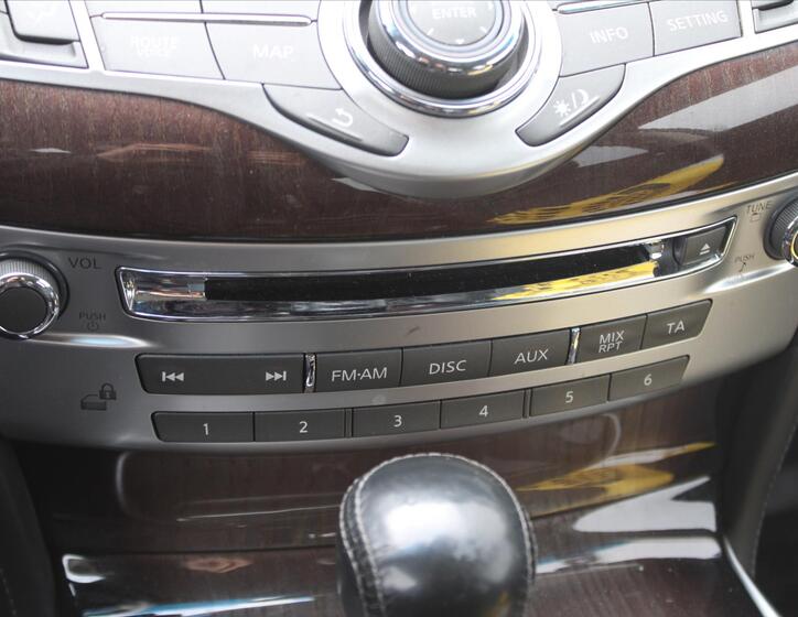 Infiniti Q70 19