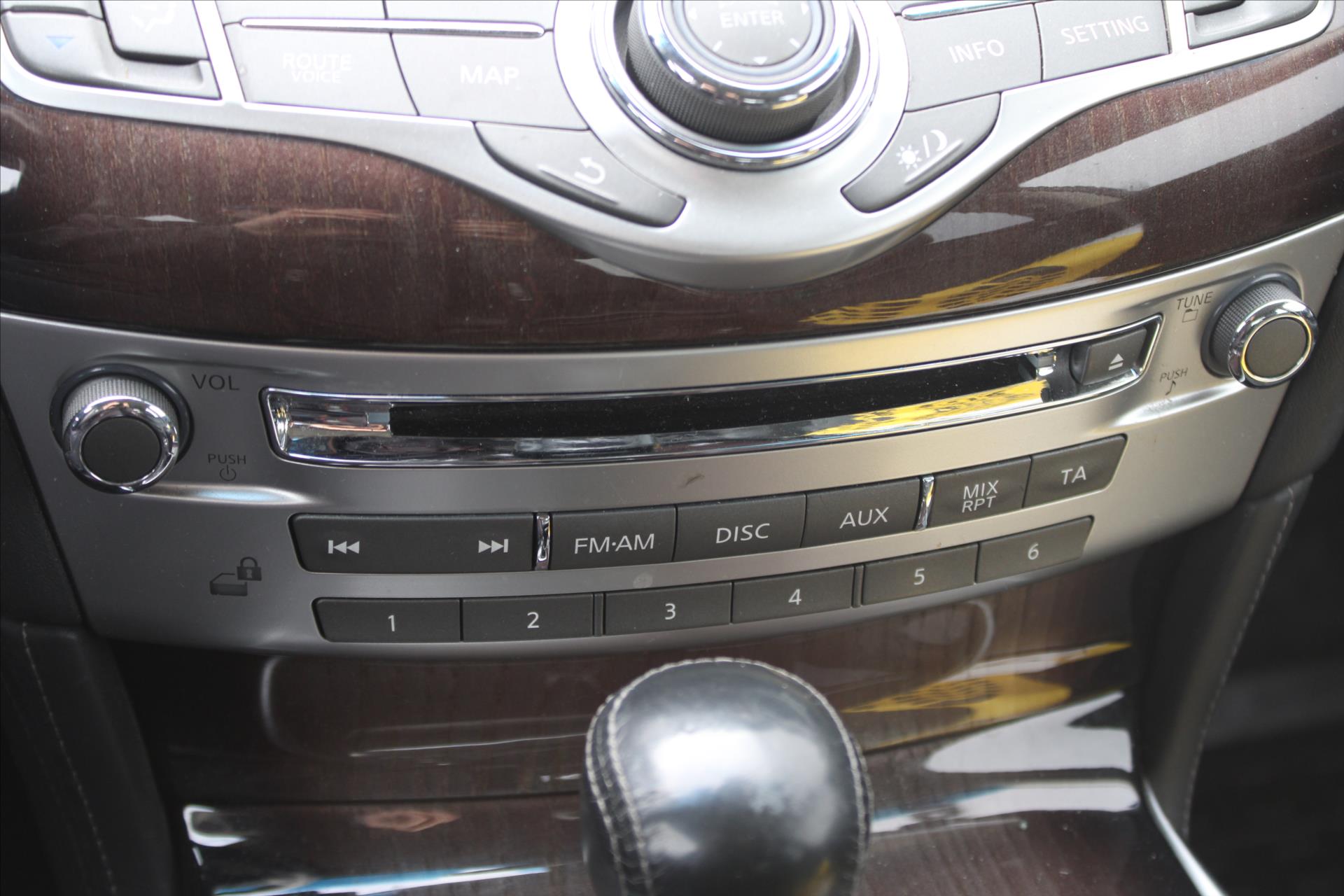 Infiniti Q70