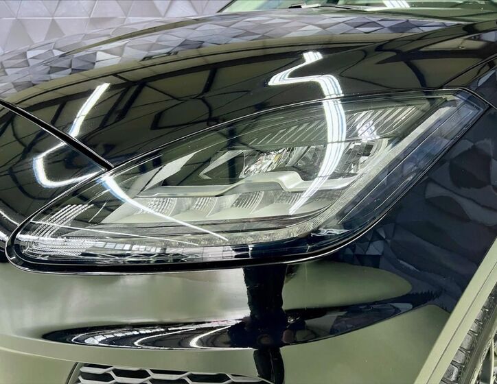 Jaguar E-Pace 8