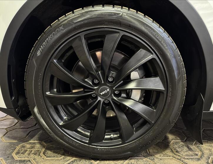 Tesla Model Y 34