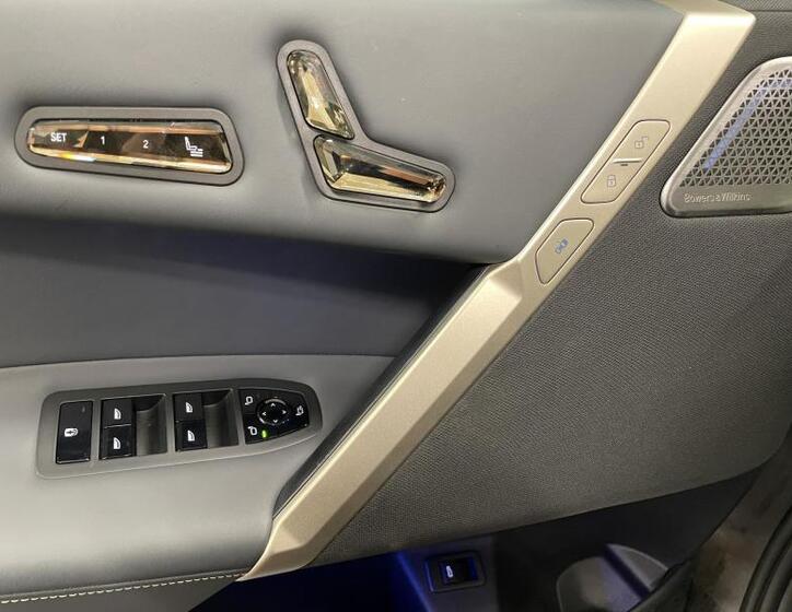 BMW iX 10