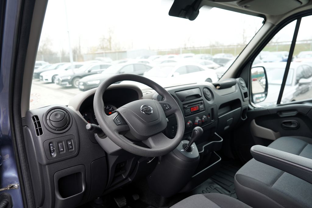 Nissan NV400