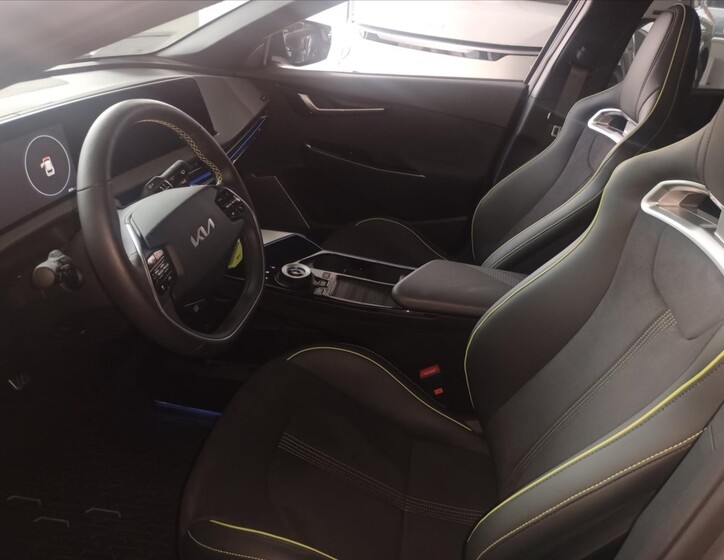 KIA EV6 8