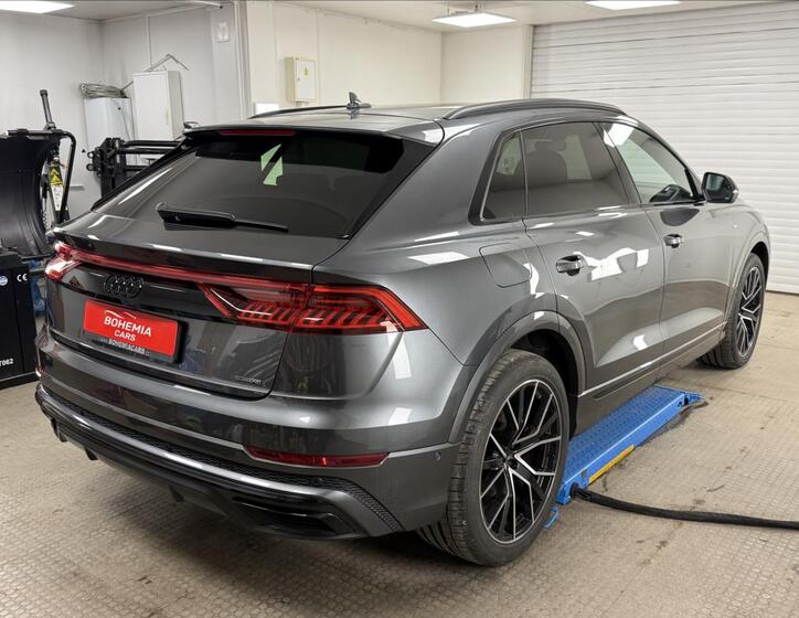 Audi Q8 6