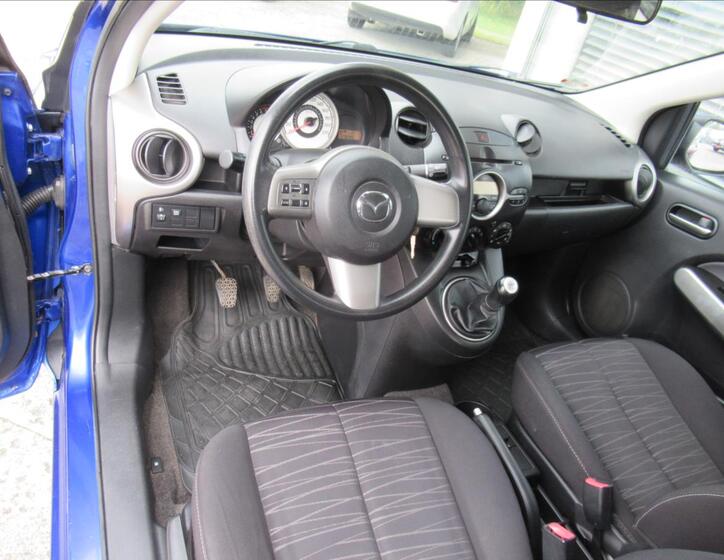 Mazda 2 9