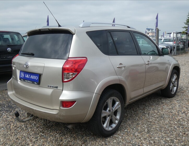 Toyota RAV4 6