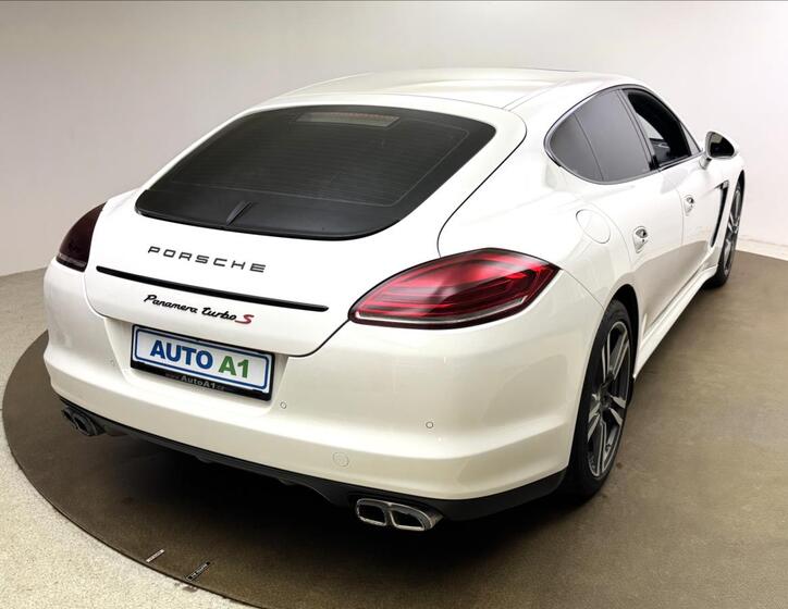 Porsche Panamera 4