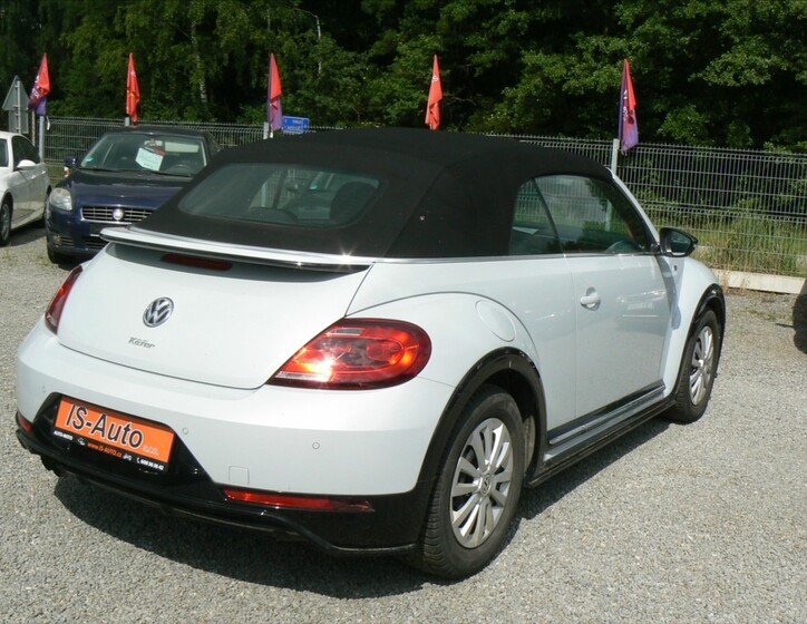 Volkswagen New Beetle 9