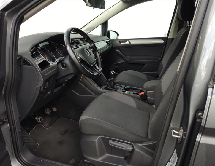 Volkswagen Touran 8