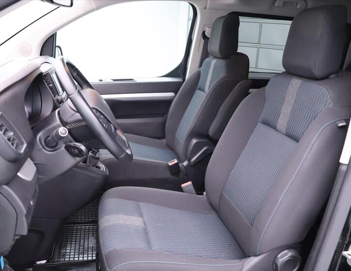 Peugeot Traveller 11