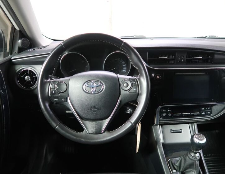 Toyota Auris 15