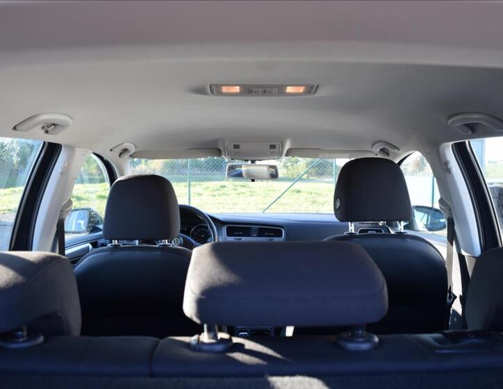 Volkswagen Golf 24