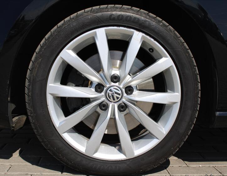 Volkswagen Golf 9