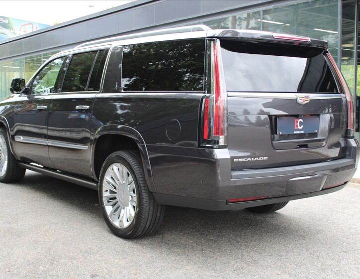Cadillac Escalade 4