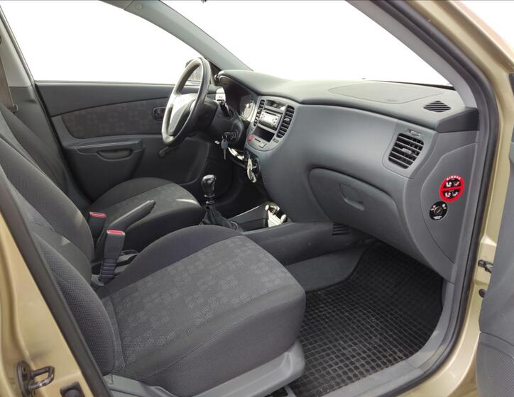 KIA Rio 12