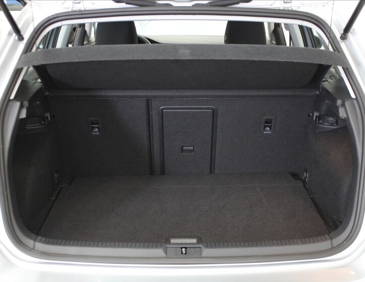 Volkswagen e-Golf 22