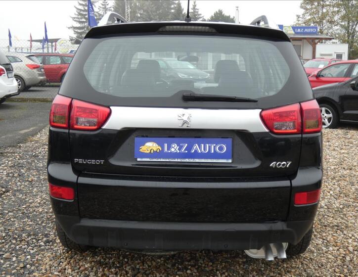 Peugeot 4007 5