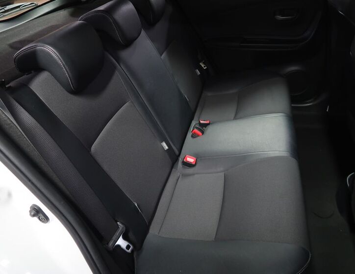 Toyota Yaris 12