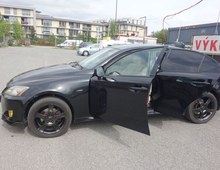 Lexus IS 220 14
