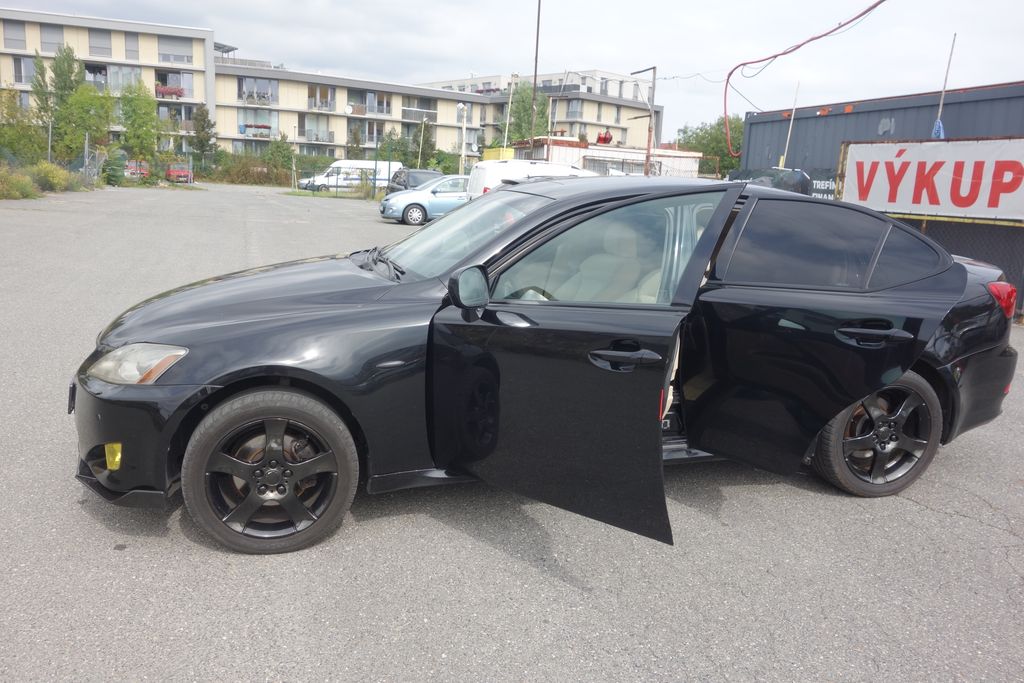 Lexus IS 220