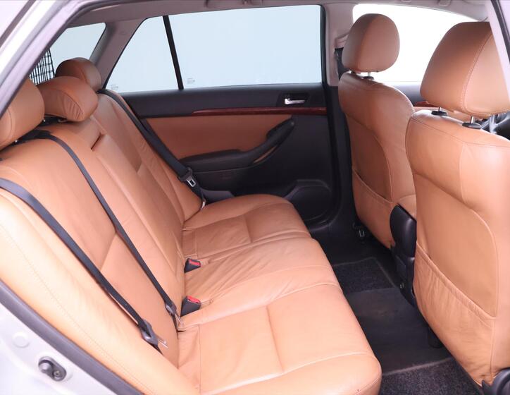 Toyota Avensis 13