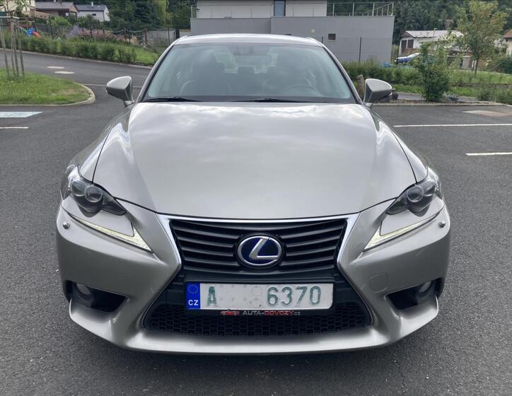 Lexus IS 300h 2